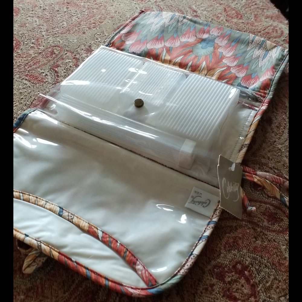 NEW Celebrity Travel Organizer - Picture 8 of 10